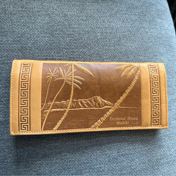 Vintage tooled leather Hawaii wallet - Picture 3 of 4
